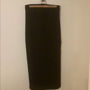 Black maxi skirt with pockets